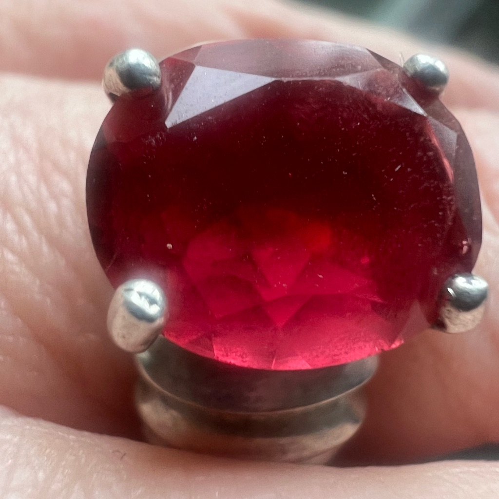 Badavici Elegant Silver And Red Gemstone Ring